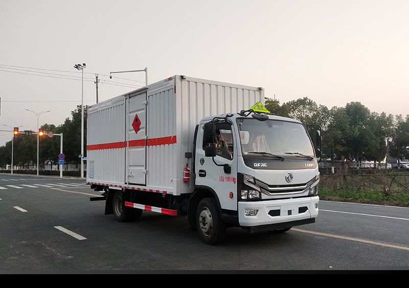 權駿牌JJJ5125XRQ型易燃氣體廂式運輸車